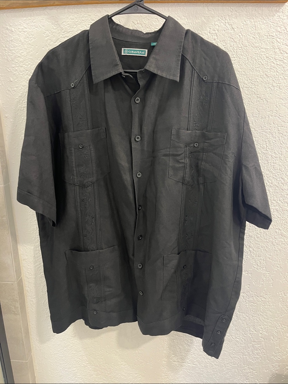 Cubavera Men's Black Short-Sleeve Guayabera Button-Down Shirt